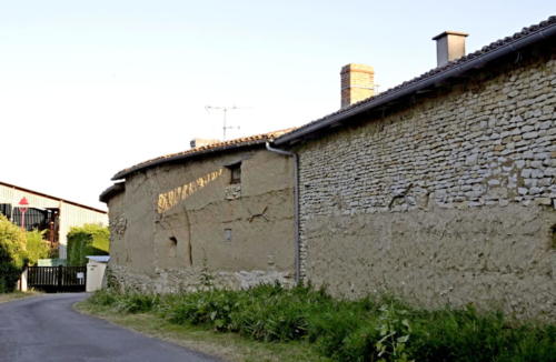 Maison en terre crue chez Gilbert. 