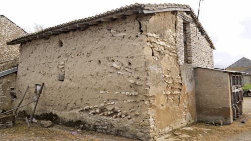 Maison en terre crue chez Jean